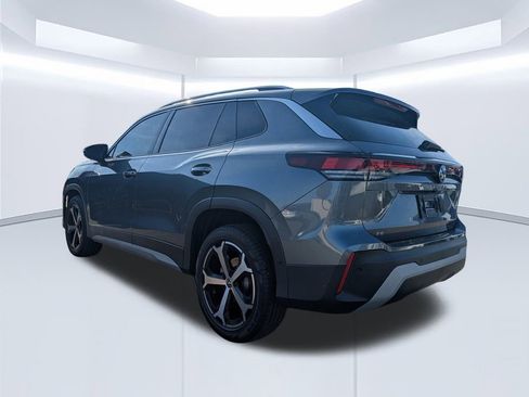 Used 2025 Volkswagen Tiguan SE image 6