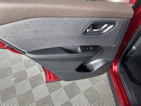 Used 2021 Nissan Rogue SV image 14