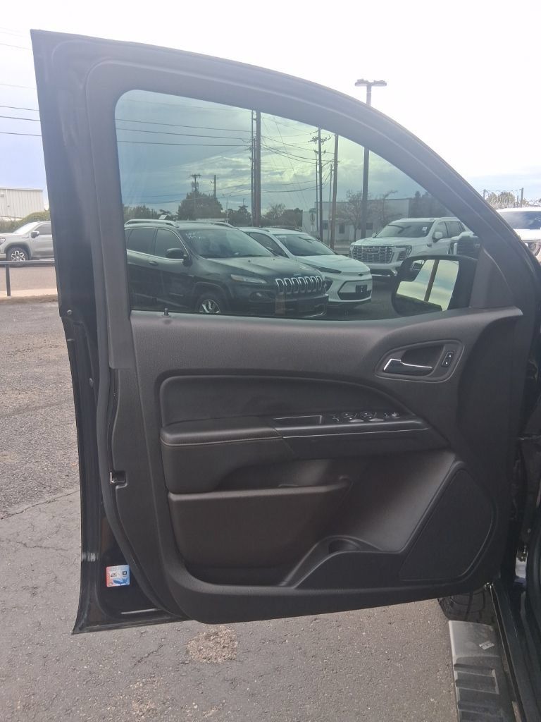Used 2022 GMC Canyon AT4 w/ Trailering Package AWD/4WD image 6