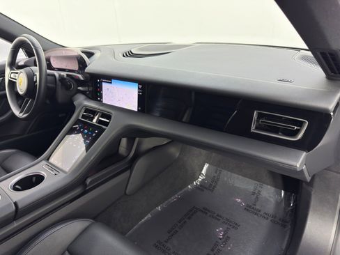 Used 2022 Porsche Taycan image 15