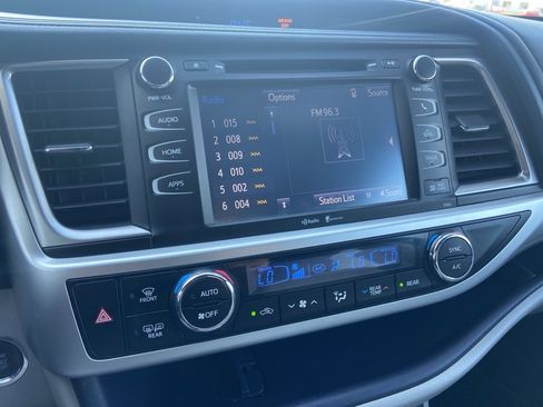 Used 2015 Toyota Highlander XLE image 18