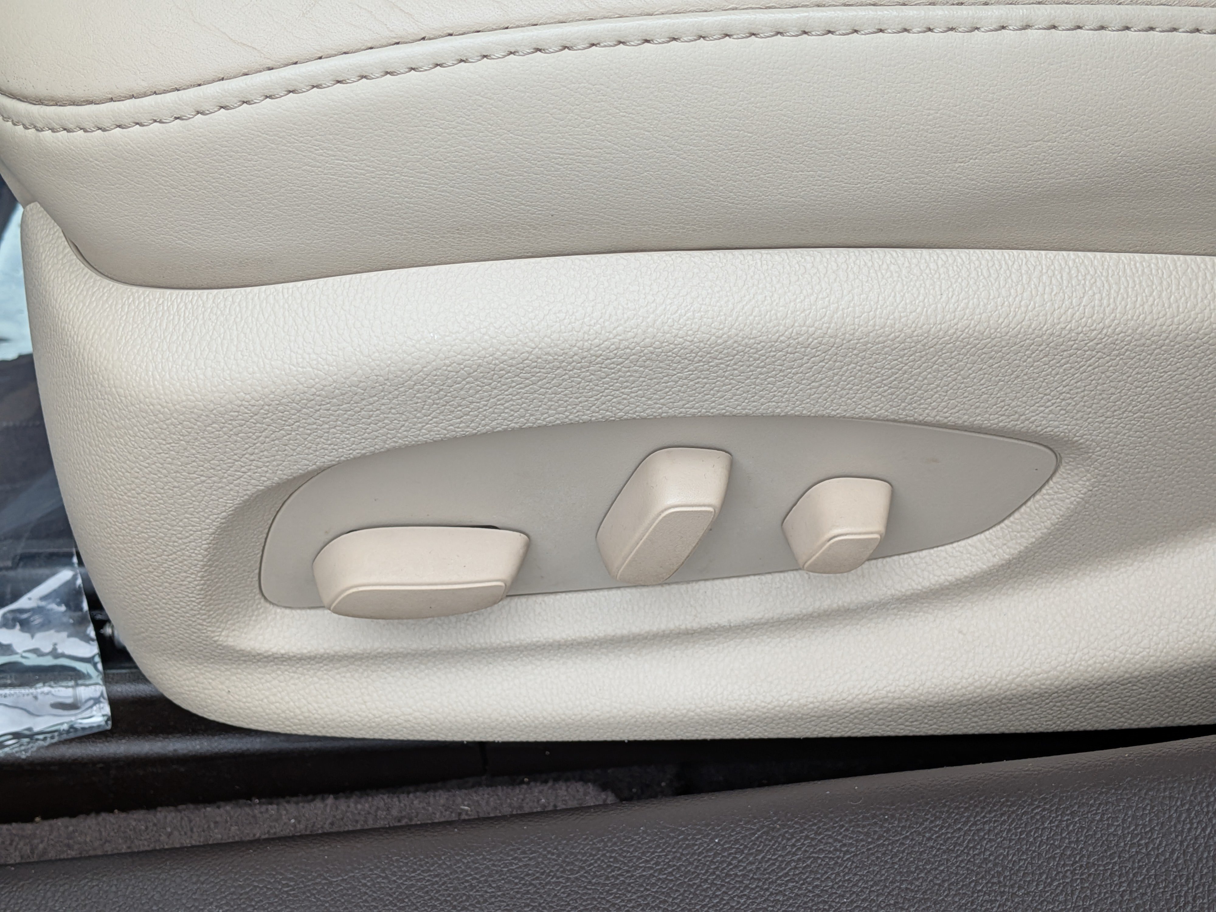 Used 2014 Buick LaCrosse Leather FWD image 21