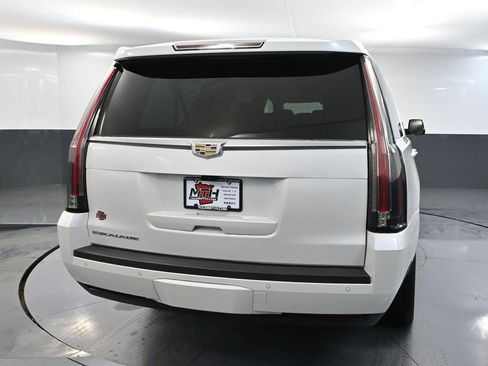 Used 2020 Cadillac Escalade ESV Premium Luxury image 7