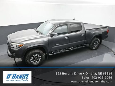 Used 2018 Toyota Tacoma TRD Off-Road w/ Technology Package AWD/4WD image 16