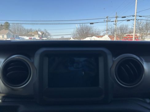 Used 2020 Jeep Gladiator Sport w/ Quick Order Package 24S image 19