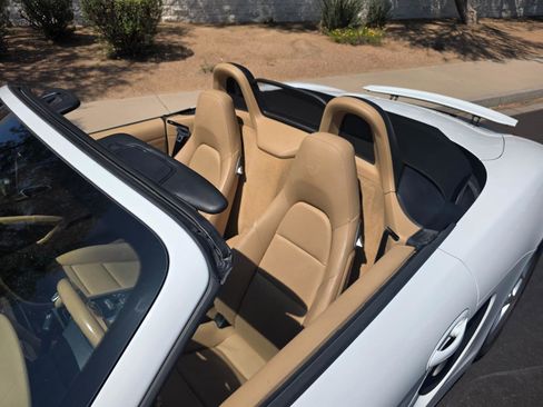 Used 2016 Porsche Boxster w/ Infotainment Package RWD image 8