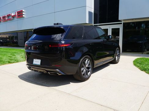 Used 2024 Land Rover Range Rover Sport SE AWD/4WD image 7