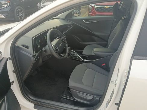 Used 2025 Kia Niro LX FWD image 4