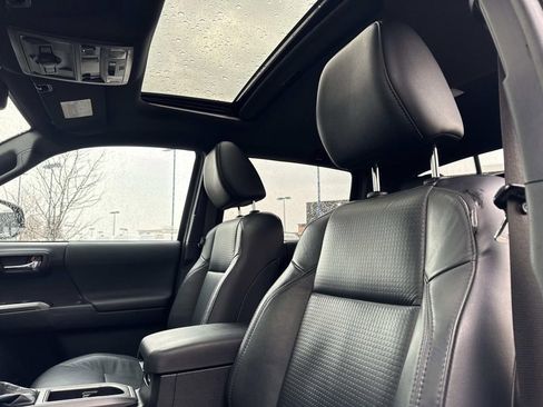 Used 2021 Toyota Tacoma TRD Off-Road w/ TRD Premium Off Road Package image 19