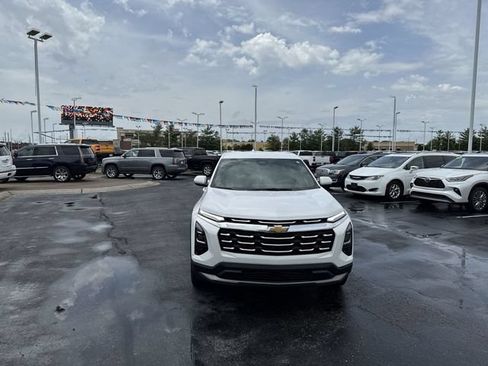 Used 2026 Chevrolet Equinox LT FWD image 7