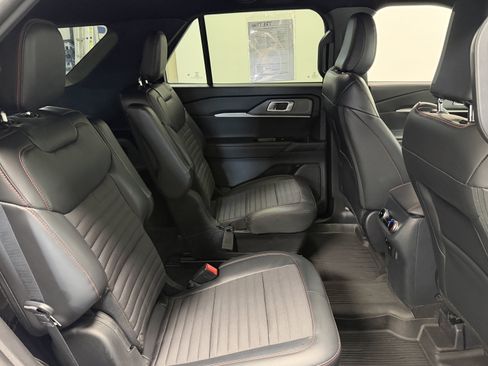 Used 2025 Ford Explorer ST-Line AWD/4WD image 22