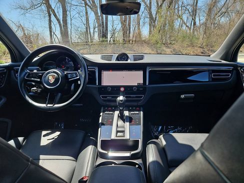 Certified 2024 Porsche Macan AWD/4WD image 12