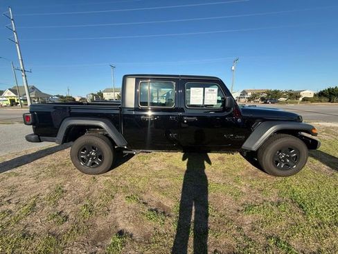 Used 2024 Jeep Gladiator Sport image 8