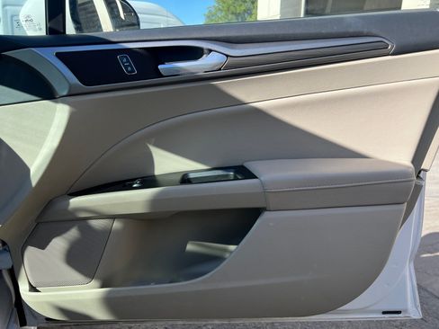 Used 2017 Ford Fusion SE AWD/4WD image 30