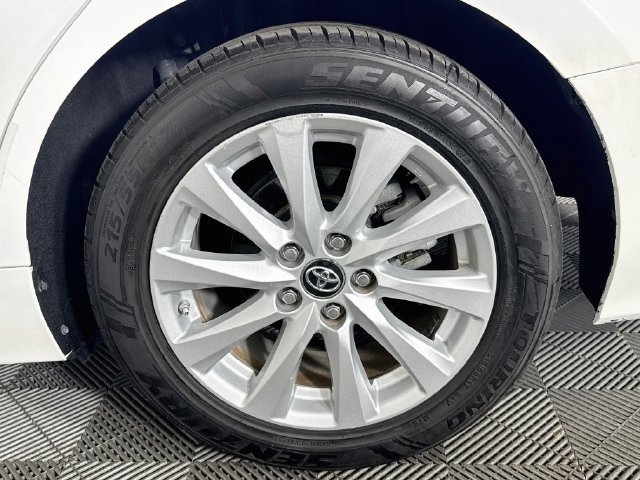 Used 2018 Toyota Camry LE FWD image 33