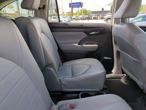 Used 2023 Toyota Highlander XLE image 21