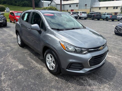 Used 2020 Chevrolet Trax LS FWD image 4