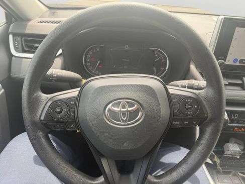Used 2025 Toyota RAV4 XLE AWD/4WD image 18