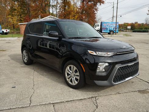 Used 2021 Kia Soul LX image 3