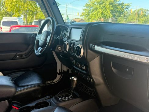 Used 2015 Jeep Wrangler Unlimited Sahara w/ Dual Top Group AWD/4WD image 14