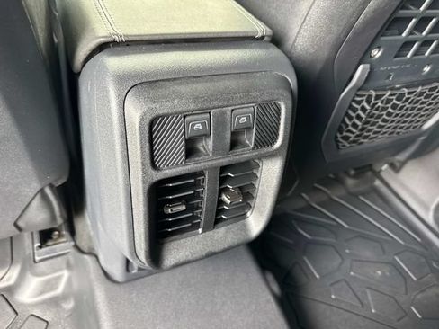 Used 2025 Ford Bronco Badlands AWD/4WD image 16