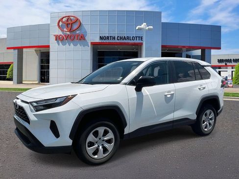Used 2024 Toyota RAV4 LE FWD image 4