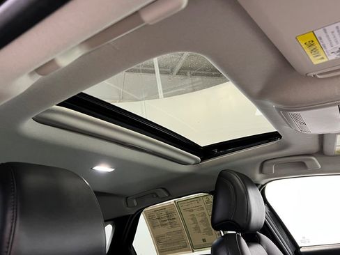 Used 2023 MAZDA CX-30 AWD 2.5 S w/ Premium Package image 17