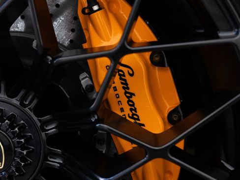 Used 2022 Lamborghini Huracan STO RWD image 37