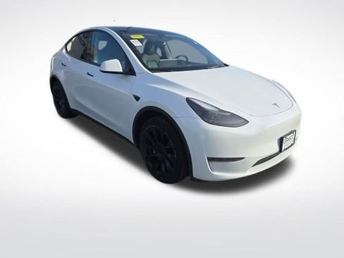 Used 2023 Tesla Model Y Long Range image 1