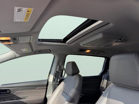 Used 2018 Honda Odyssey Touring image 23