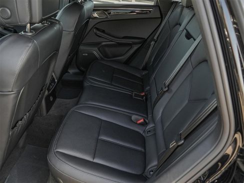 Certified 2025 Porsche Macan image 26