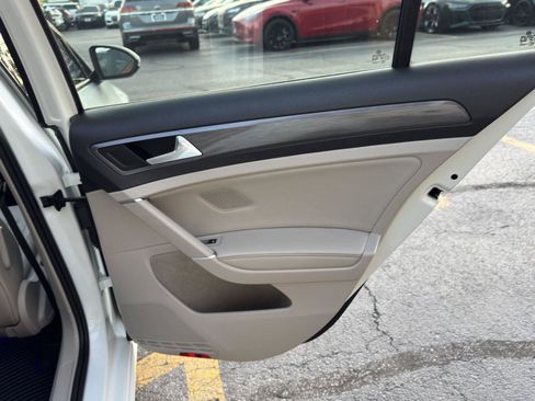 Used 2019 Volkswagen Golf SE FWD image 33