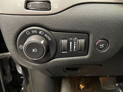 Used 2022 Jeep Cherokee Limited image 14