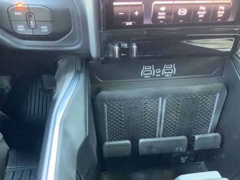 New 2025 RAM 2500 Laramie AWD/4WD image 27