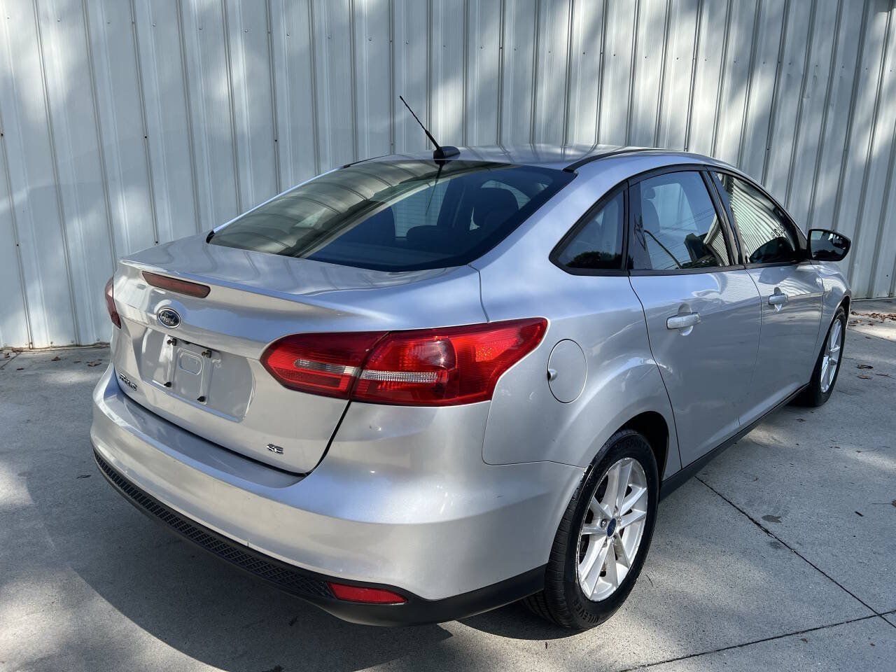 Used 2018 Ford Focus SE FWD image 4