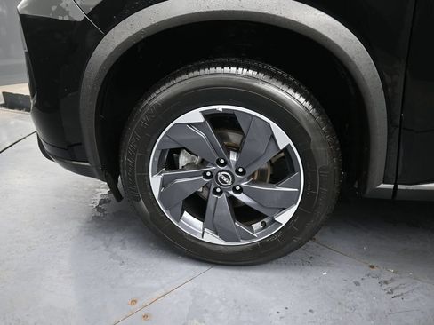 Used 2025 Nissan Rogue SV FWD image 13