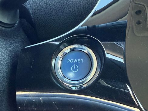 Used 2016 Toyota Prius Three Touring w/ Preferred Accessory Package image 28