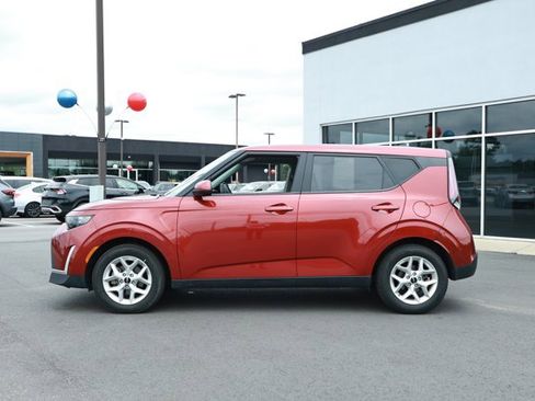 Used 2023 Kia Soul LX w/ LX Technology Package FWD image 9