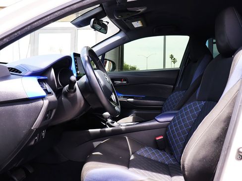 Used 2020 Toyota C-HR XLE FWD image 38