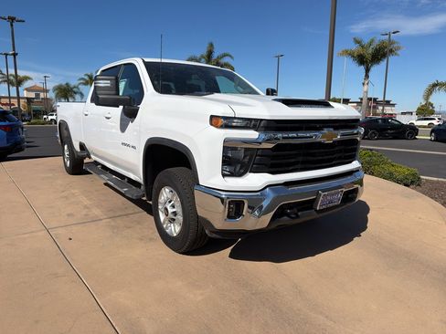 Used 2025 Chevrolet Silverado 2500 LT w/ Convenience Package image 3