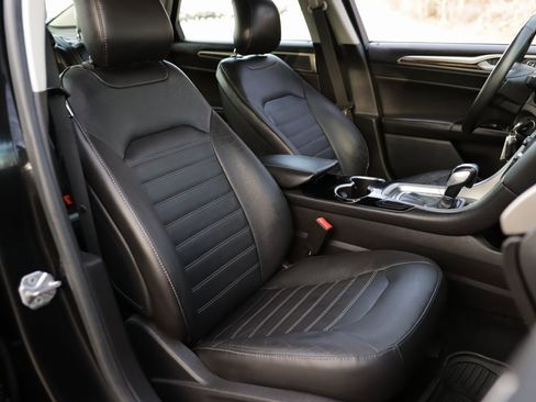 Used 2014 Ford Fusion SE w/ Equipment Group 202A image 26