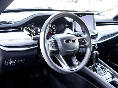 Used 2024 Jeep Compass Latitude image 15