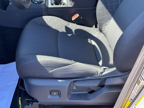 Certified 2025 Toyota Tacoma SR5 AWD/4WD image 17