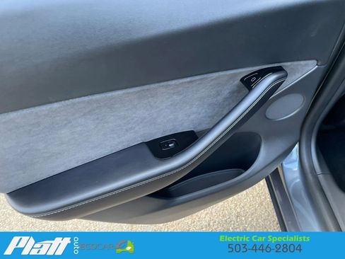Used 2021 Tesla Model Y Long Range AWD/4WD image 38