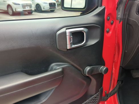 Used 2018 Jeep Wrangler Unlimited Sport AWD/4WD image 12