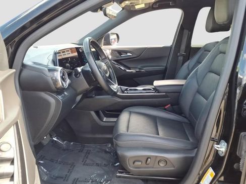 Used 2025 Chevrolet Equinox LT w/ Convenience Package II FWD image 9