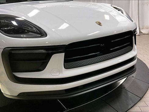 Used 2025 Porsche Macan image 33