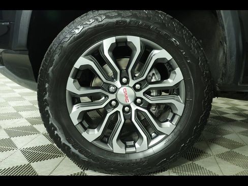 Used 2023 GMC Canyon Denali image 13