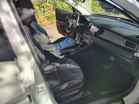 Used 2019 Kia Niro Touring image 23