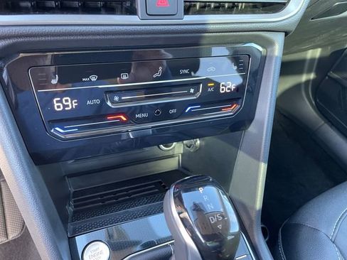 New 2025 Volkswagen Taos SE image 16